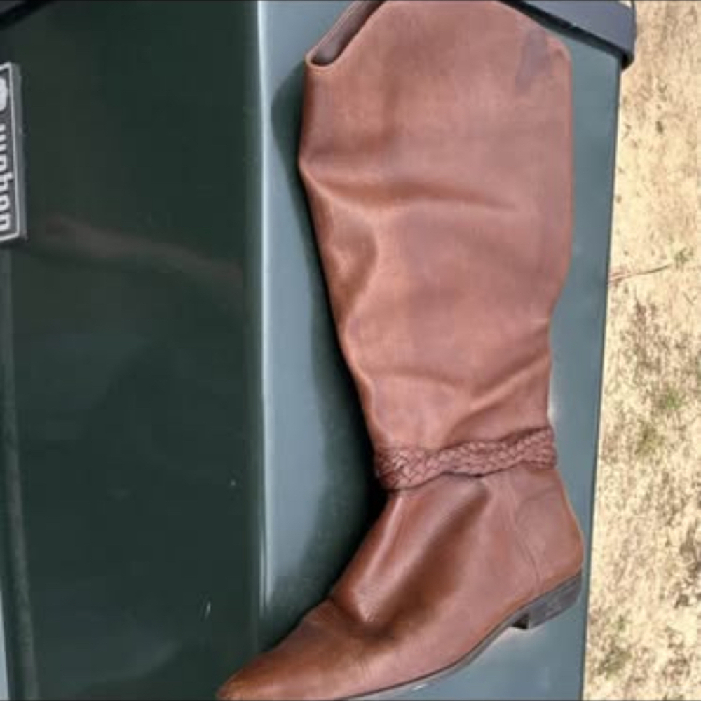 Scriples boots size 9